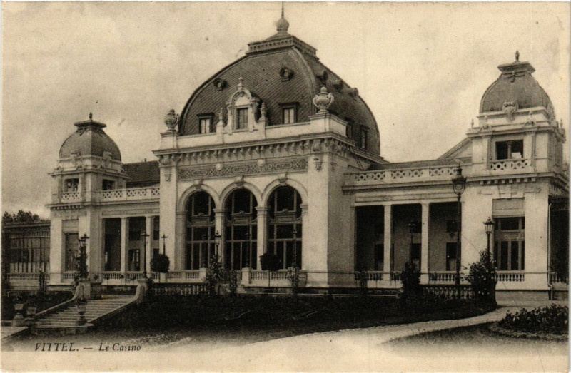 Carte postale ancienne Militaire - Vittel - Le Casino à Vittel
