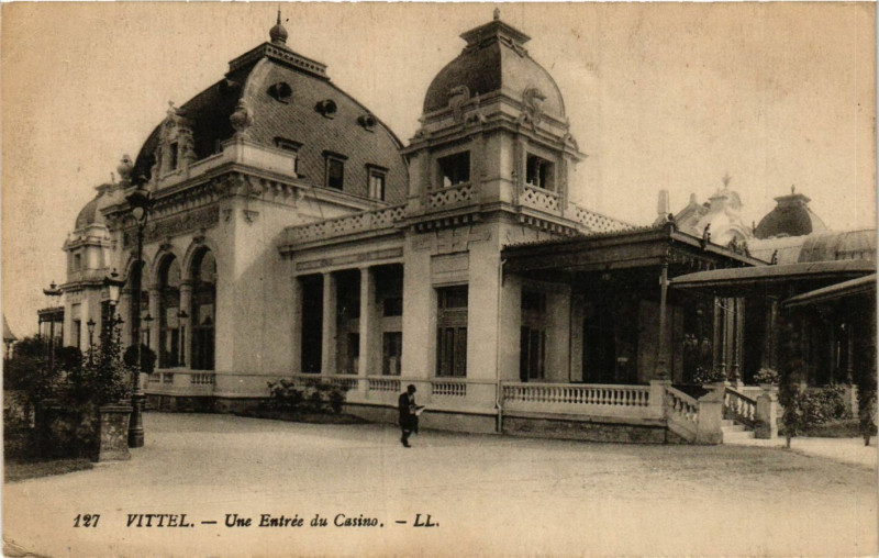 Carte postale ancienne Militaire - UneEntrée du Casino