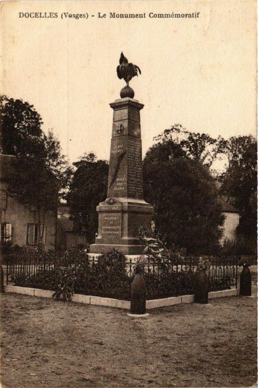 Carte postale ancienne Militaire - Docelles - Le Monument Commemoratif à Docelles