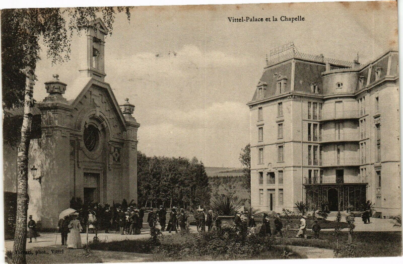 Carte postale ancienne Vittel-Palace et La Chapelle à Vittel