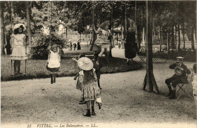 Carte postale ancienne Vittel-Les Balancoires à Vittel