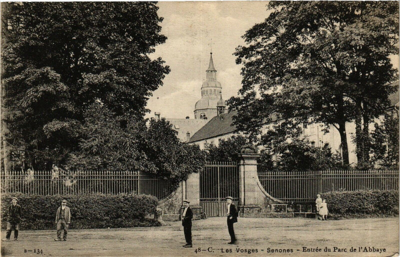 Carte postale ancienne Senones - Entrée du Parc de l'Abbaye à Senones