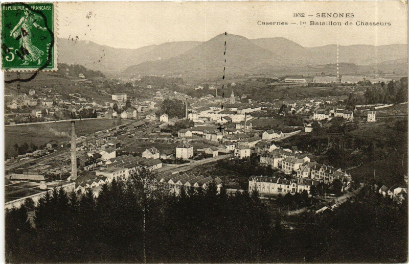 Carte postale ancienne Senones - Casernes-1er Bataillon de Chasseurs à Senones