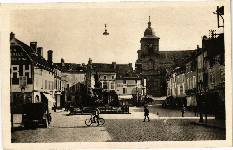 Carte postale ancienne Saint-Die-Place Jules Ferry