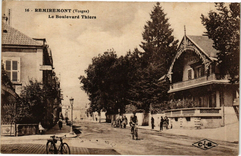 Carte postale ancienne Remiremont - Le Boulevard Thiers à Remiremont