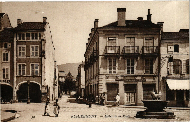 Carte postale ancienne Remiremont - Hotel de la Poste à Remiremont
