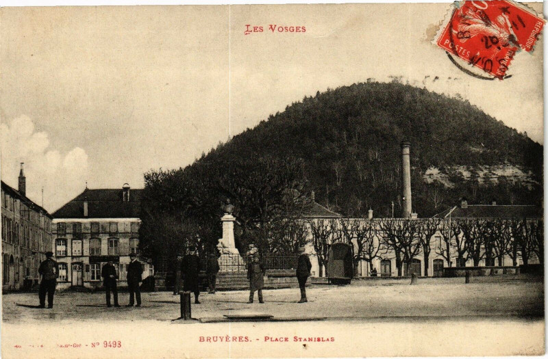 Carte postale ancienne Bruyeres-Place Stanislas à Bruyères