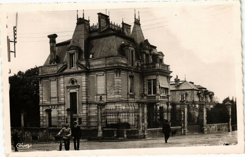 Carte postale ancienne Charmes - Le Chateau Hanus à Charmes