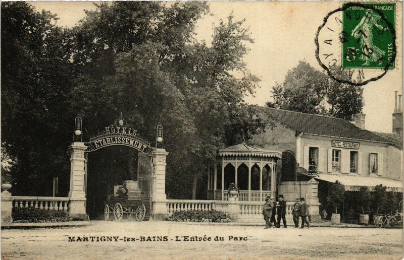 Carte postale ancienne Martigny-les-Bains - L'Entrée du Parc à Martigny-les-Bains