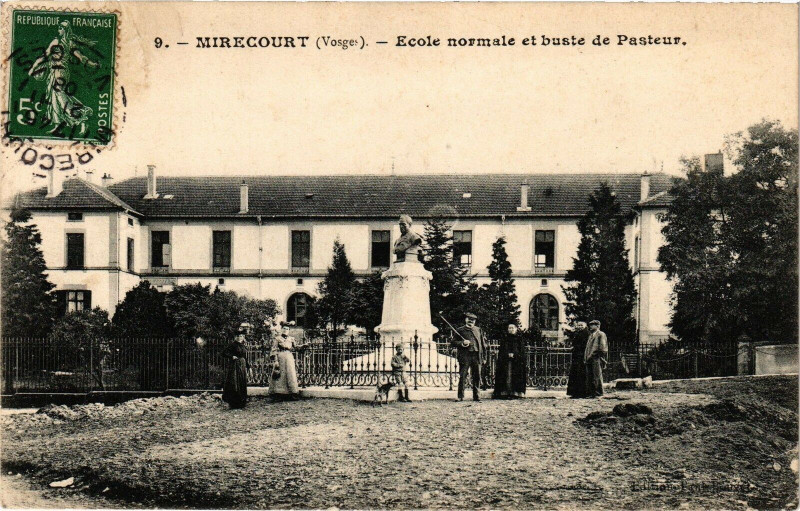Carte postale ancienne Mirecourt - Ecole normale et buste de Pasteur à Mirecourt