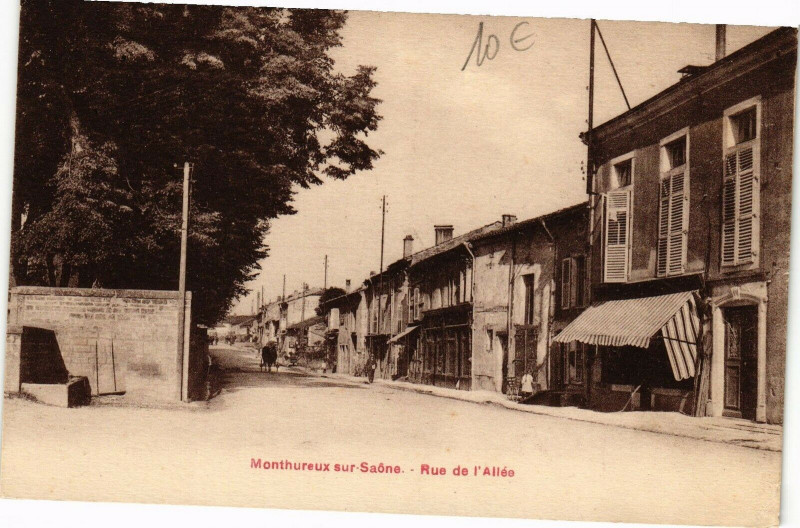 Carte postale ancienne Monthureux-sur-Saone - Rue de l'Allée à Monthureux-sur-Saône