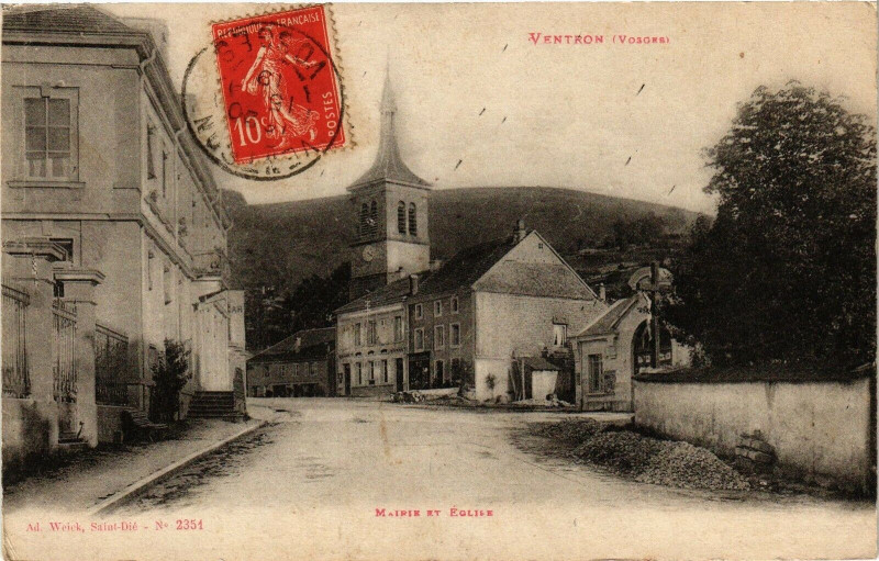 Carte postale ancienne Ventron - Mairie et Eglise à Ventron