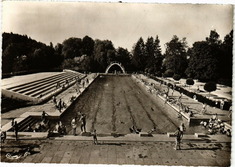 Carte postale ancienne Vittel - La Piscine à Vittel