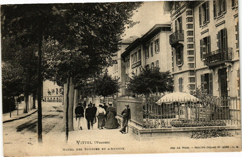 Carte postale ancienne Vittel Hotel des Sources et l'Annexe à Vittel