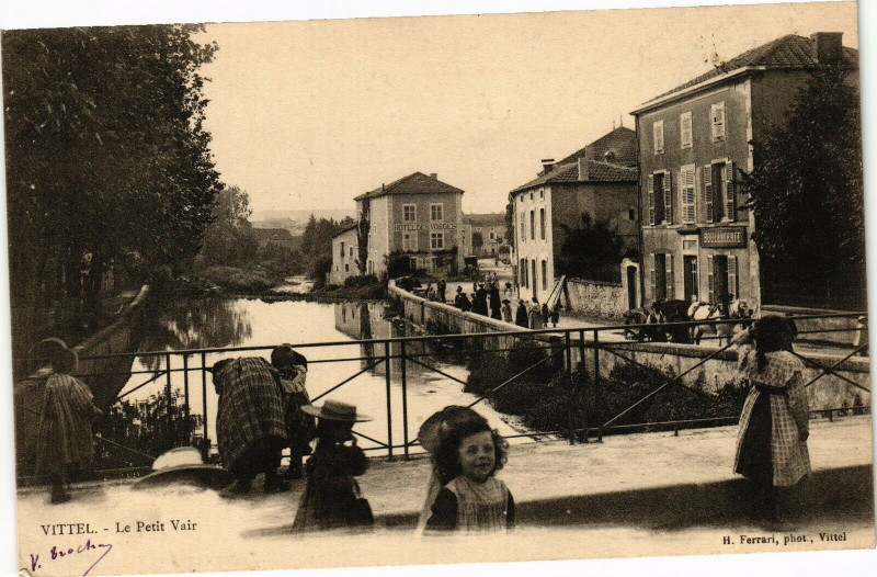 Carte postale ancienne Vittel - Le Petit Vair à Vittel