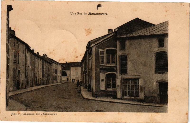 Carte postale ancienne Une Rue de Mattaincourt à Mattaincourt