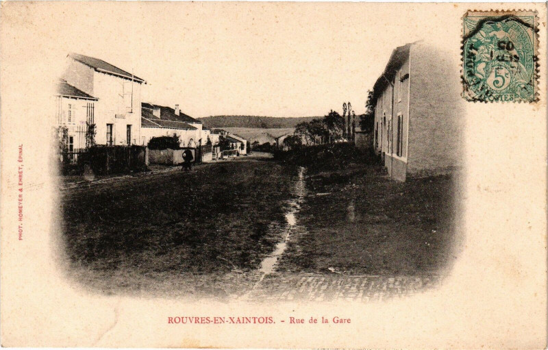 Carte postale ancienne Rouvres-en-Xaintois-Rue de la Gare à Rouvres-en-Xaintois