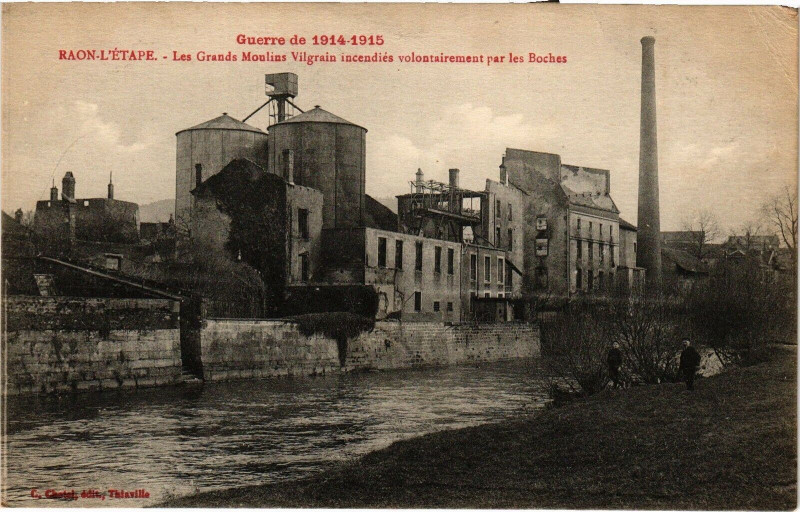 Carte postale ancienne Raon-l'Etape-Les Grands Moulins Vilgrain incendiés volontairement à Grand