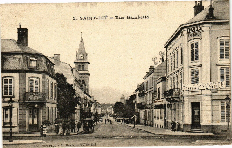 Carte postale ancienne Saint-Die-Rue Gambetta