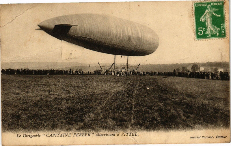 Carte postale ancienne Le Dirigeable 'Capitaine Ferber' atterissant a Vittel à Vittel