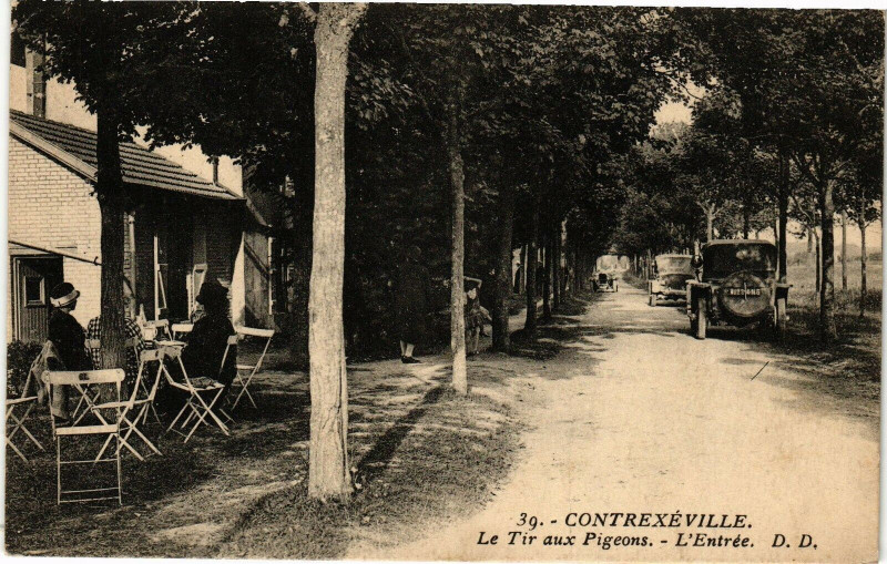 Carte postale ancienne Contrexeville-Le Tir aux Pigeons-L'Entrée à Contrexéville