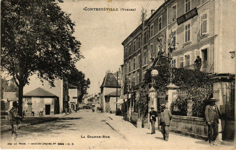 Carte postale ancienne Contrexeville-La Grande Rue à Contrexéville