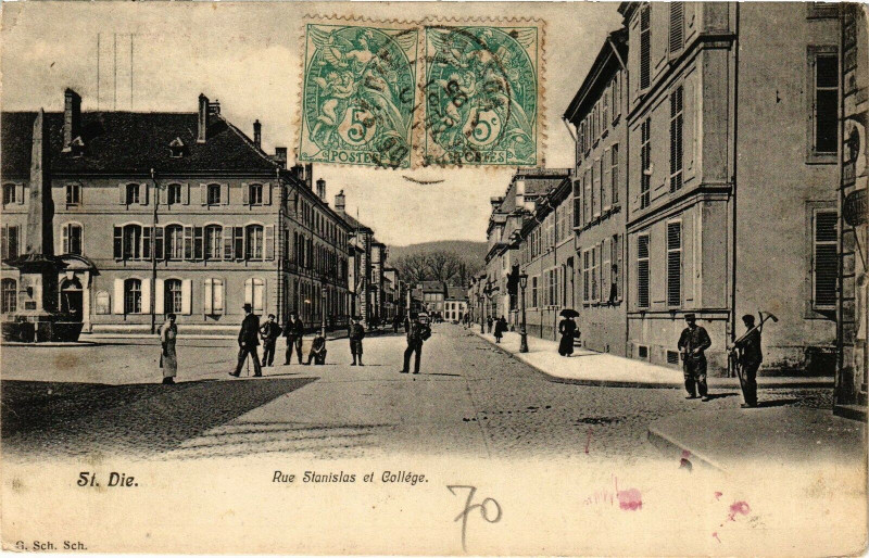 Carte postale ancienne Saint-Die - Rue Stanislas et Collége