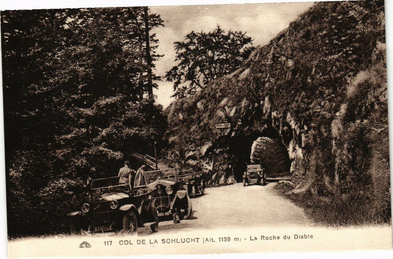 Carte postale ancienne Col de La Schlucht - (Alt 1159m) - La Roche du Diable