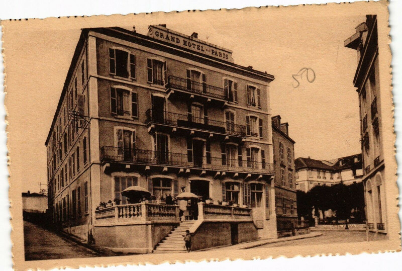Carte postale ancienne Contrexeville - L'Hotel de Paris à Contrexéville