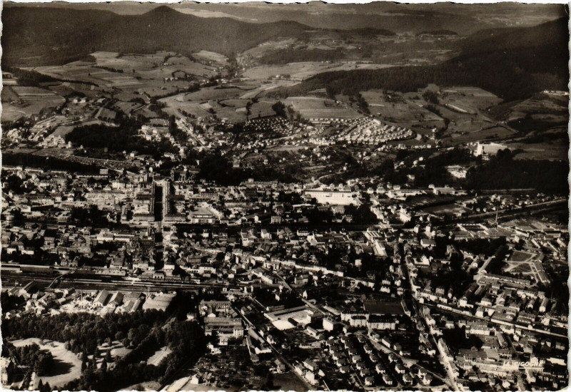 Carte postale ancienne Saint-Die Vue générale prise d'avion