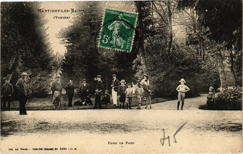 Carte postale ancienne Martigny-les-Bains Dans le Parc à Martigny-les-Bains