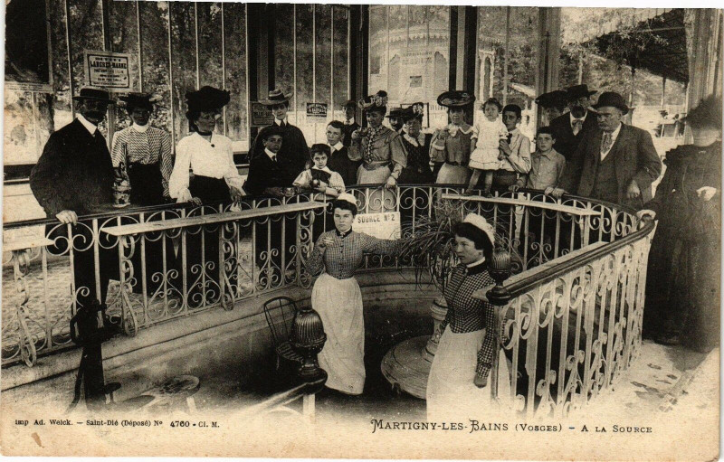 Carte postale ancienne Martigny-les-Bains - A la Source à Martigny-les-Bains