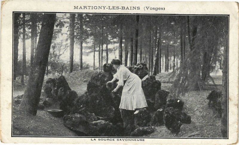 Carte postale ancienne Martigny-les-Bains - La Source Savonneuse à Martigny-les-Bains