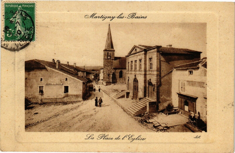 Carte postale ancienne Martigny-les-Bains La Place de l'Eglise à Martigny-les-Bains