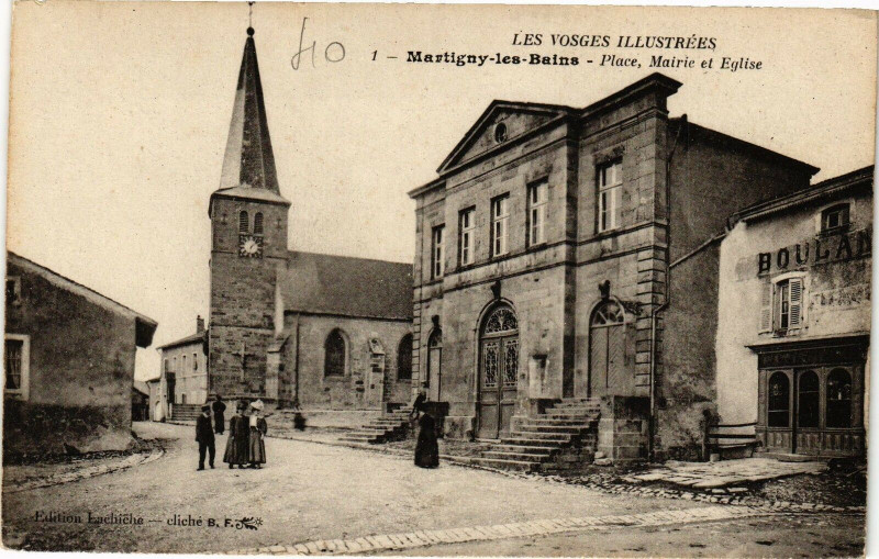 Carte postale ancienne Les Vosges Illustrées Martigny-les-Bains Place Mairie et Eglise à Martigny-les-Bains