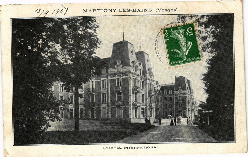Carte postale ancienne Martigny-les-Bains - L'Hotel International à Martigny-les-Bains