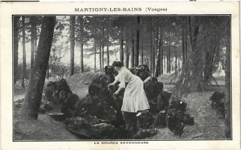 Carte postale ancienne Martigny-les-Bains La Source Savonneuse à Martigny-les-Bains