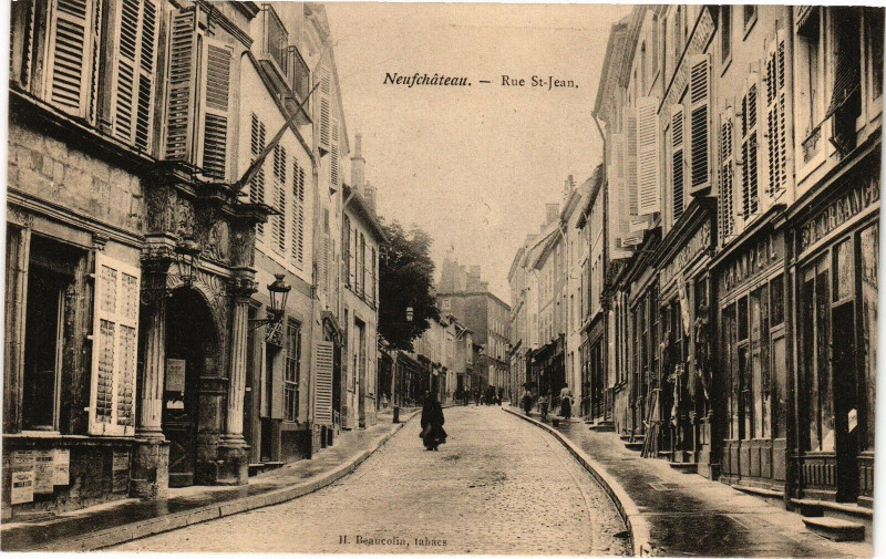 Carte postale ancienne Neufchateau - Rue Saint-Jean à Neufchâteau