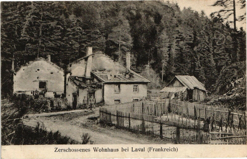 Carte postale ancienne Zerschossenes Wohnhaus bei Laval (Frankreich)