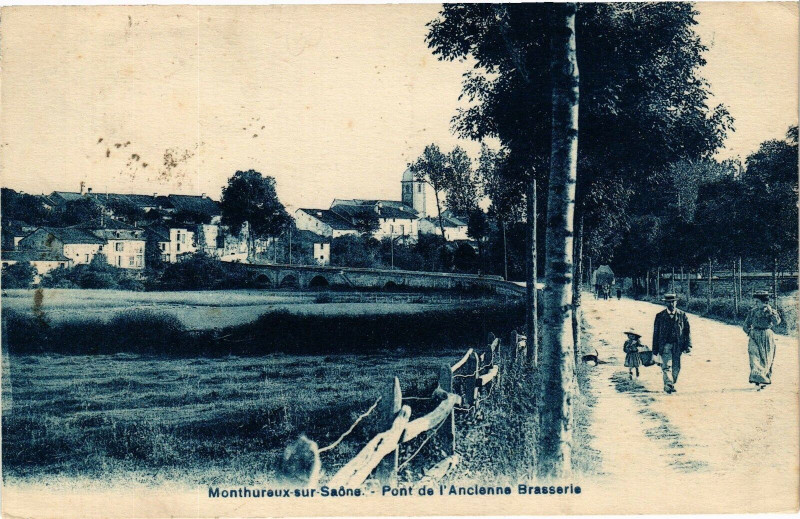 Carte postale ancienne Monthureux-sur-Saone - Pont de I' Ancienne Brasserie à Monthureux-sur-Saône