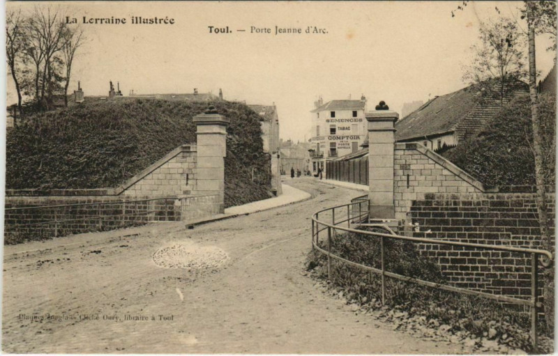 Carte postale ancienne Toul Porte Jeanne d'Arc à Toul