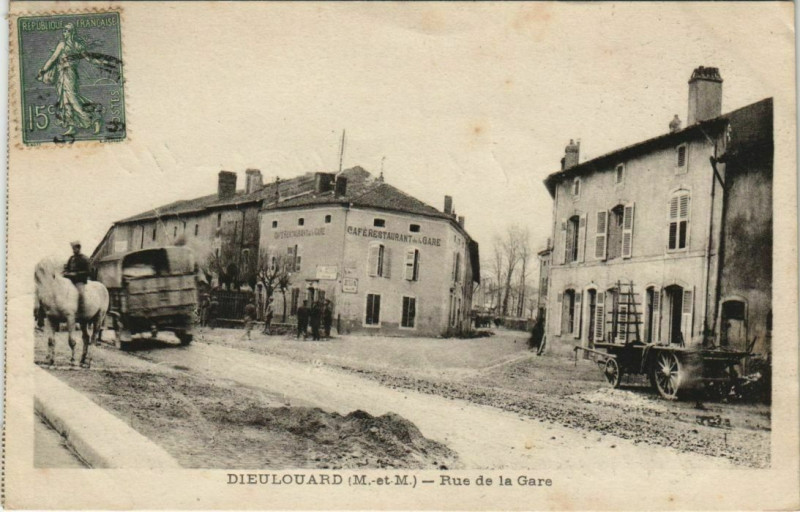 Carte postale ancienne Dieulouatd Rue de la Gare