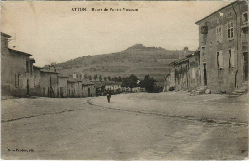 Carte postale ancienne Atton Route de Pont-a-Mousson à Atton
