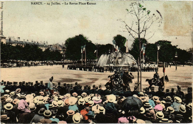 Carte postale ancienne Militaire Nancy - 14 Juillet - La Revue Place Carnot à Nancy