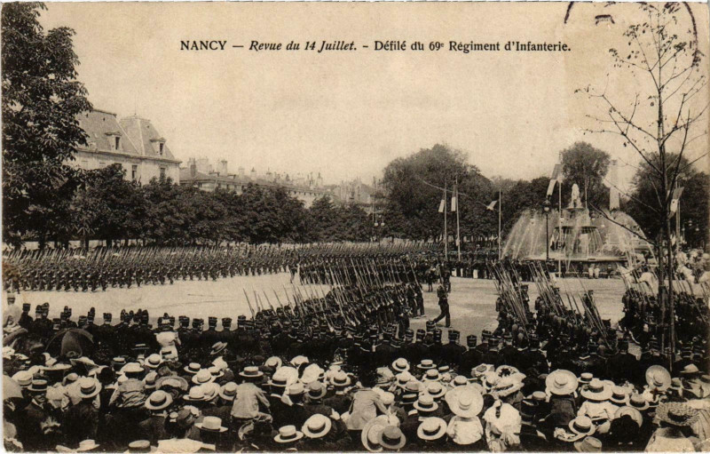 Carte postale ancienne Militaire Nancy - Revue du 14 Juillet - Défilé du 69e à Nancy