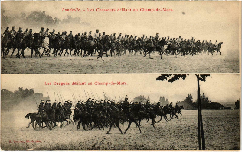 Carte postale ancienne Militaire Lunéville - Les Chasseurs défilant au à Lunéville