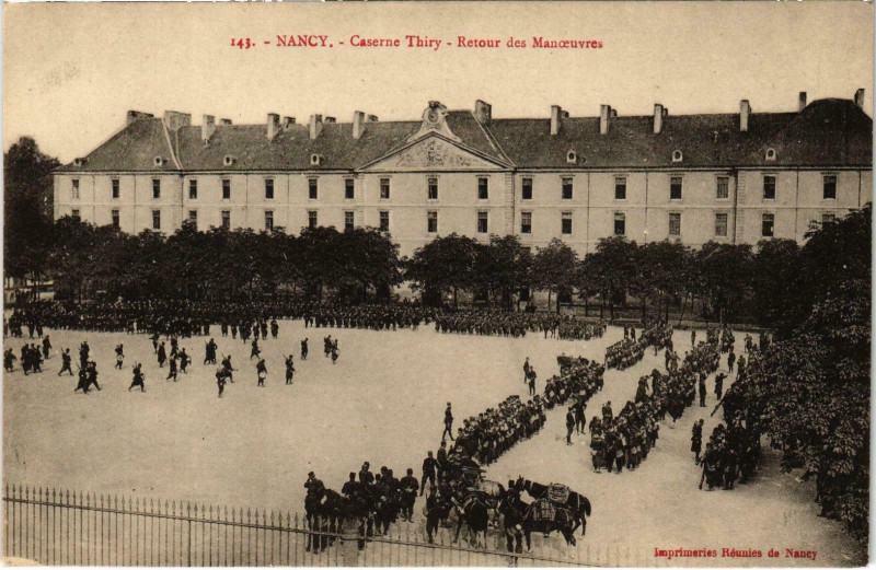 Carte postale ancienne Militaire Nancy - Caserne Thiry - Retour des Manoeuvres à Nancy