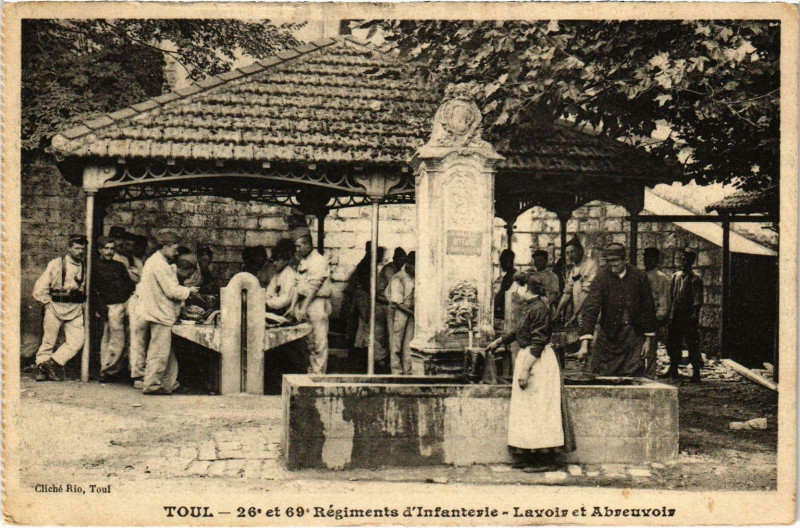 Carte postale ancienne Militaire Toul - 26e et 69e Régiments d'Infanterie à Toul