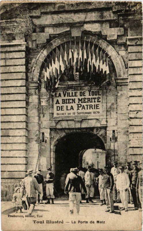 Carte postale ancienne Militaire Toul - La Porte de Metz à Toul