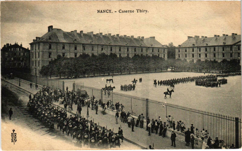 Carte postale ancienne Militaire Nancy - Caserne Thiry à Nancy